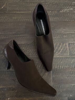 Donald Pliner Dark Brown Suede Pointed Toe Kitten Heel Pumps